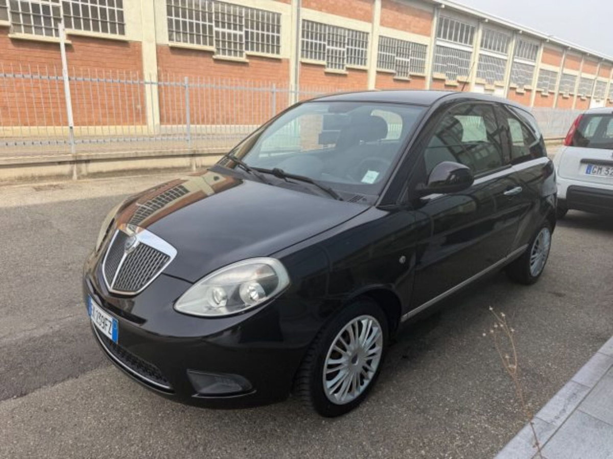 Lancia Ypsilon 1.2 69 CV 5 porte Gold