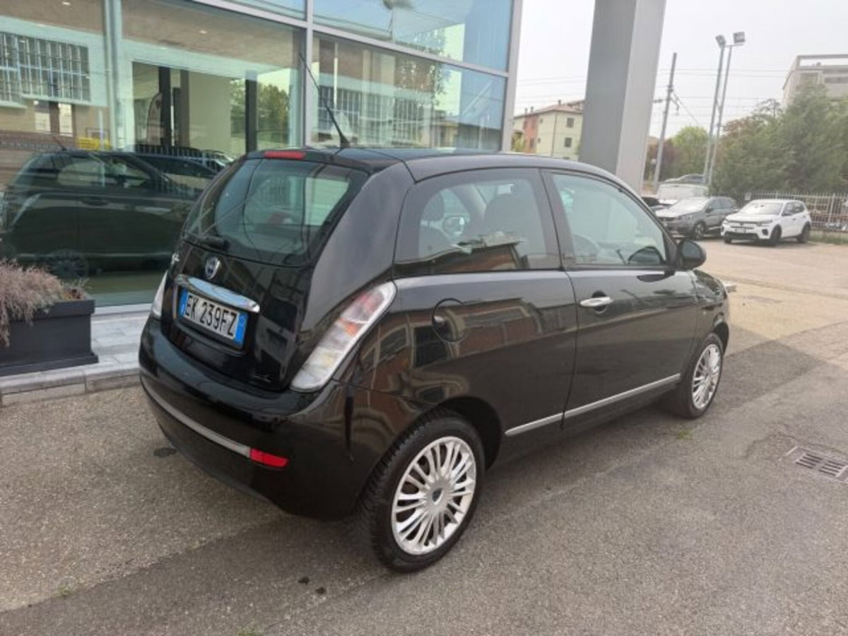 Lancia Ypsilon 1.2 69 CV 5 porte Gold (3)