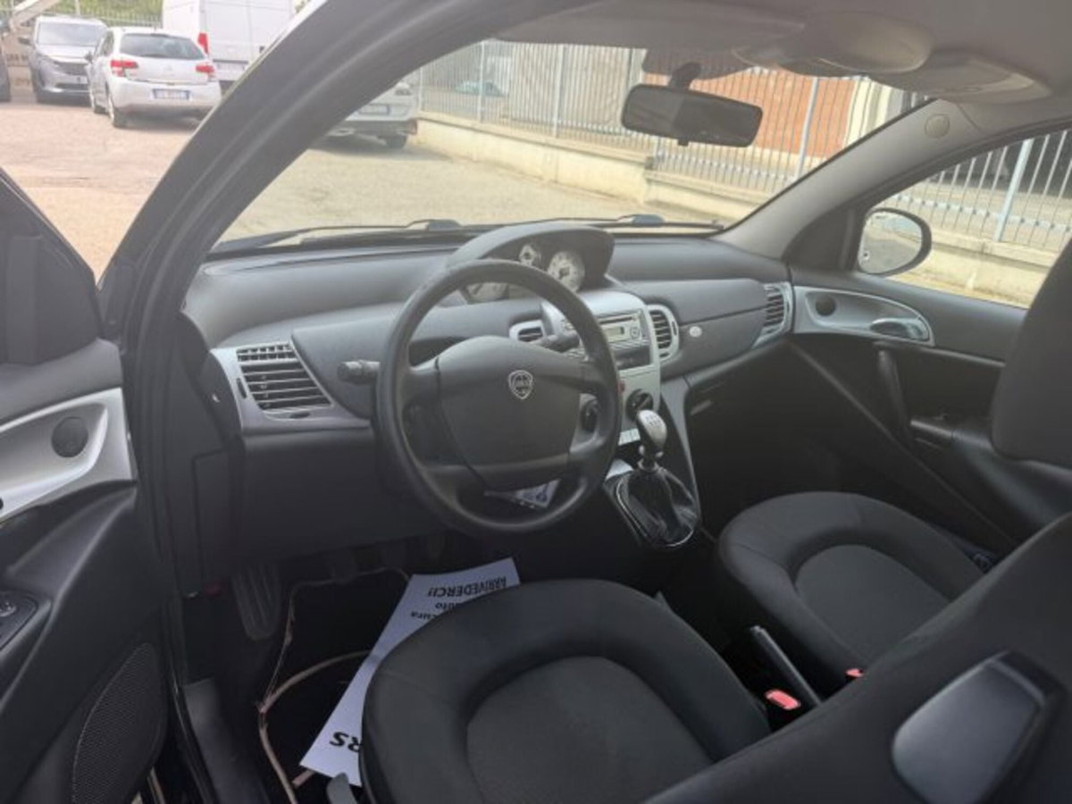 Lancia Ypsilon 1.2 69 CV 5 porte Gold (6)