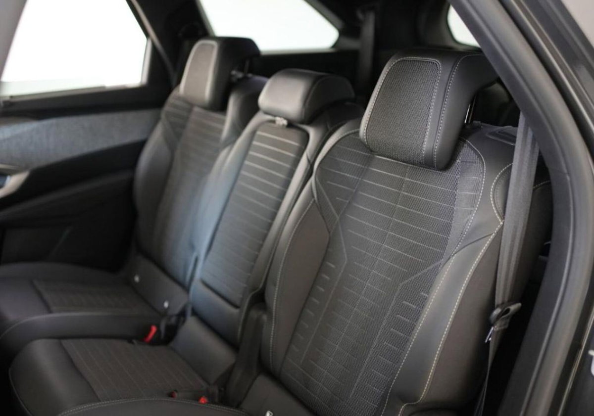 Peugeot 5008 1.2 hybrid 48V GT 136cv e-dcs 6 (10)