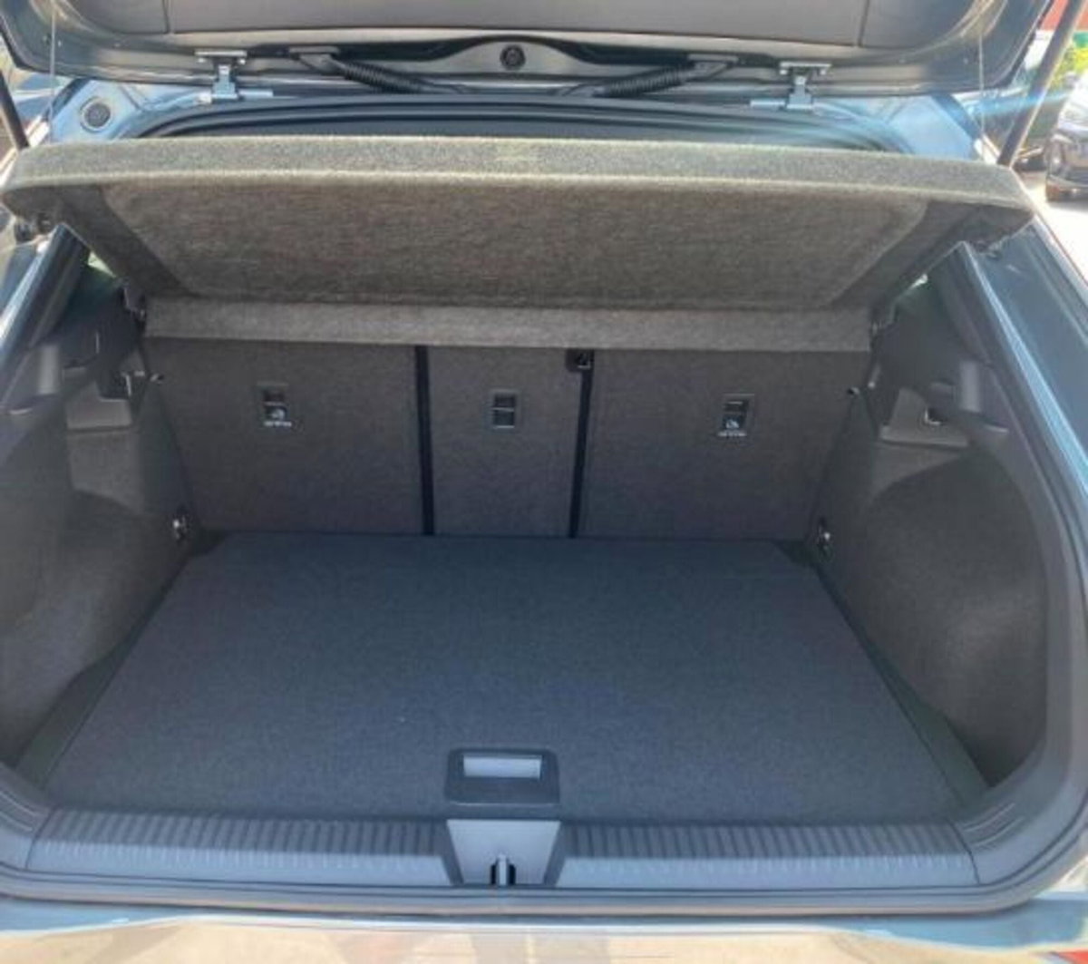 Volkswagen T-Roc 1.5 tsi R-Line dsg (6)