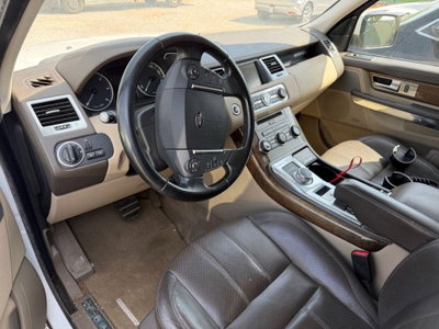 Land Rover Range Rover Sport 3.0 SDV6 HSE (6)