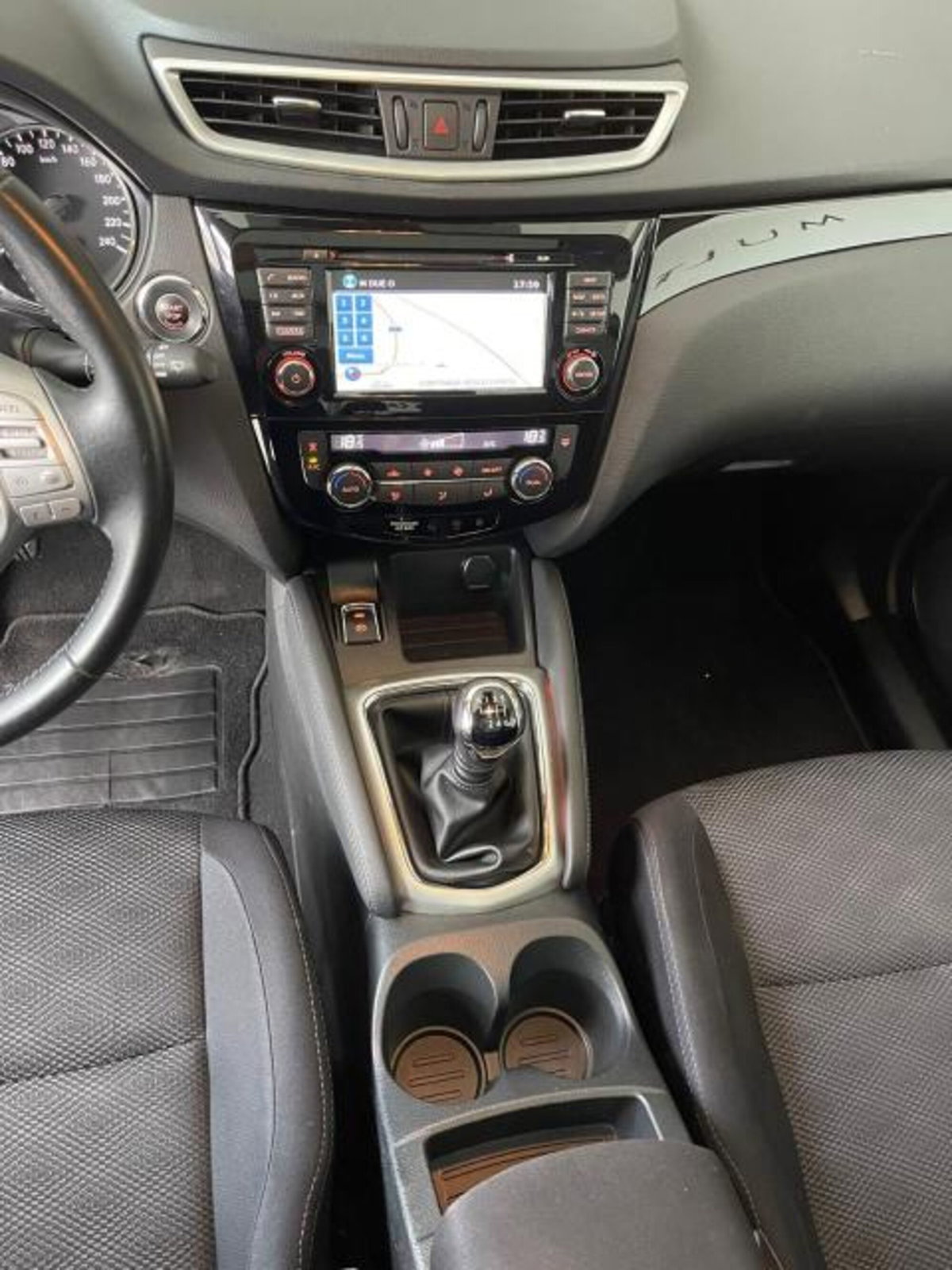Nissan Qashqai 1.5 dCi N-Connecta (13)