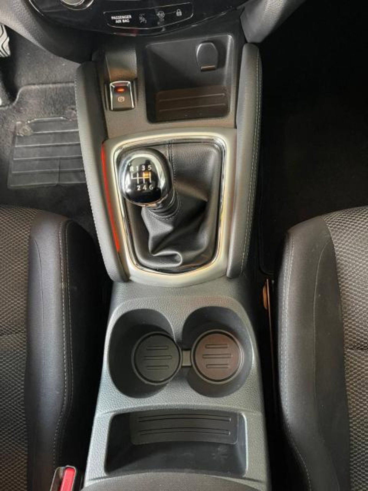 Nissan Qashqai 1.5 dCi N-Connecta (17)