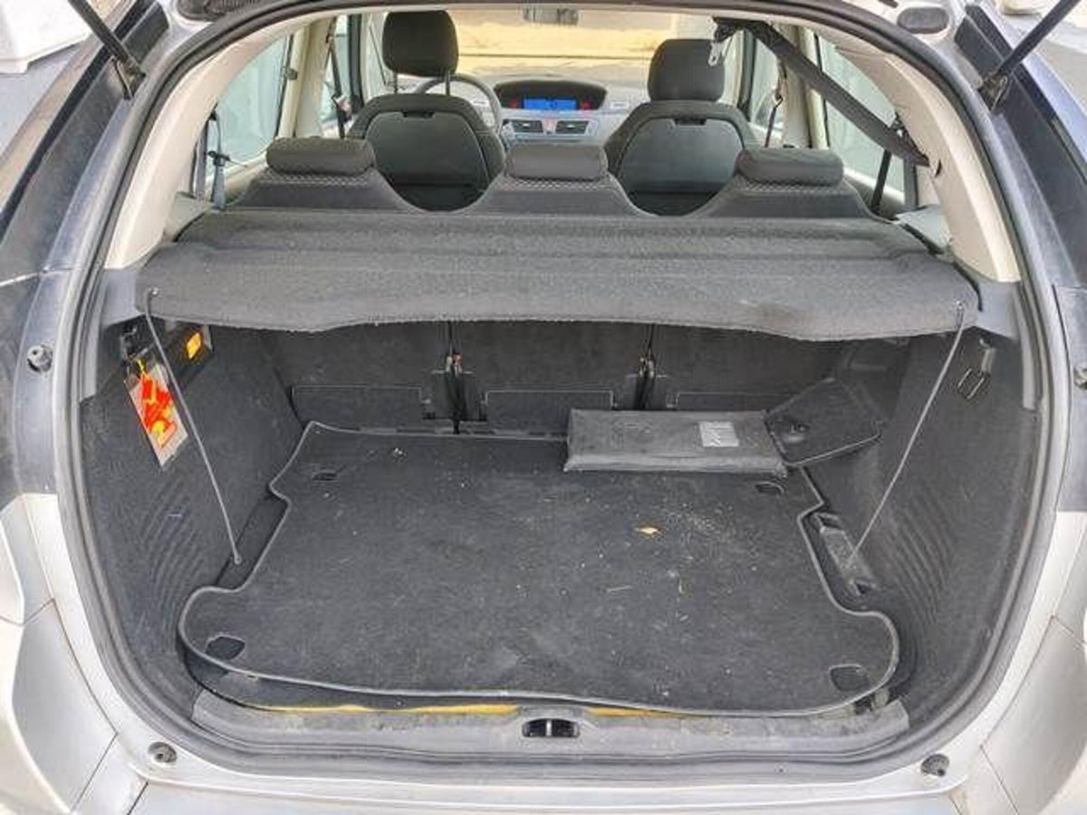 Citroen C4 Picasso 1.6 HDi 110 FAP Elegance (11)