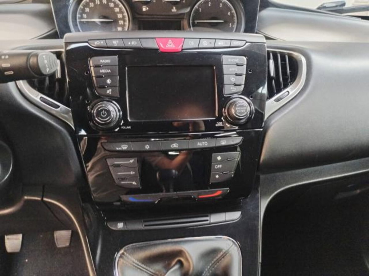 Lancia Ypsilon 1.3 MJT 16V 95 CV 5 porte S&S Gold (11)