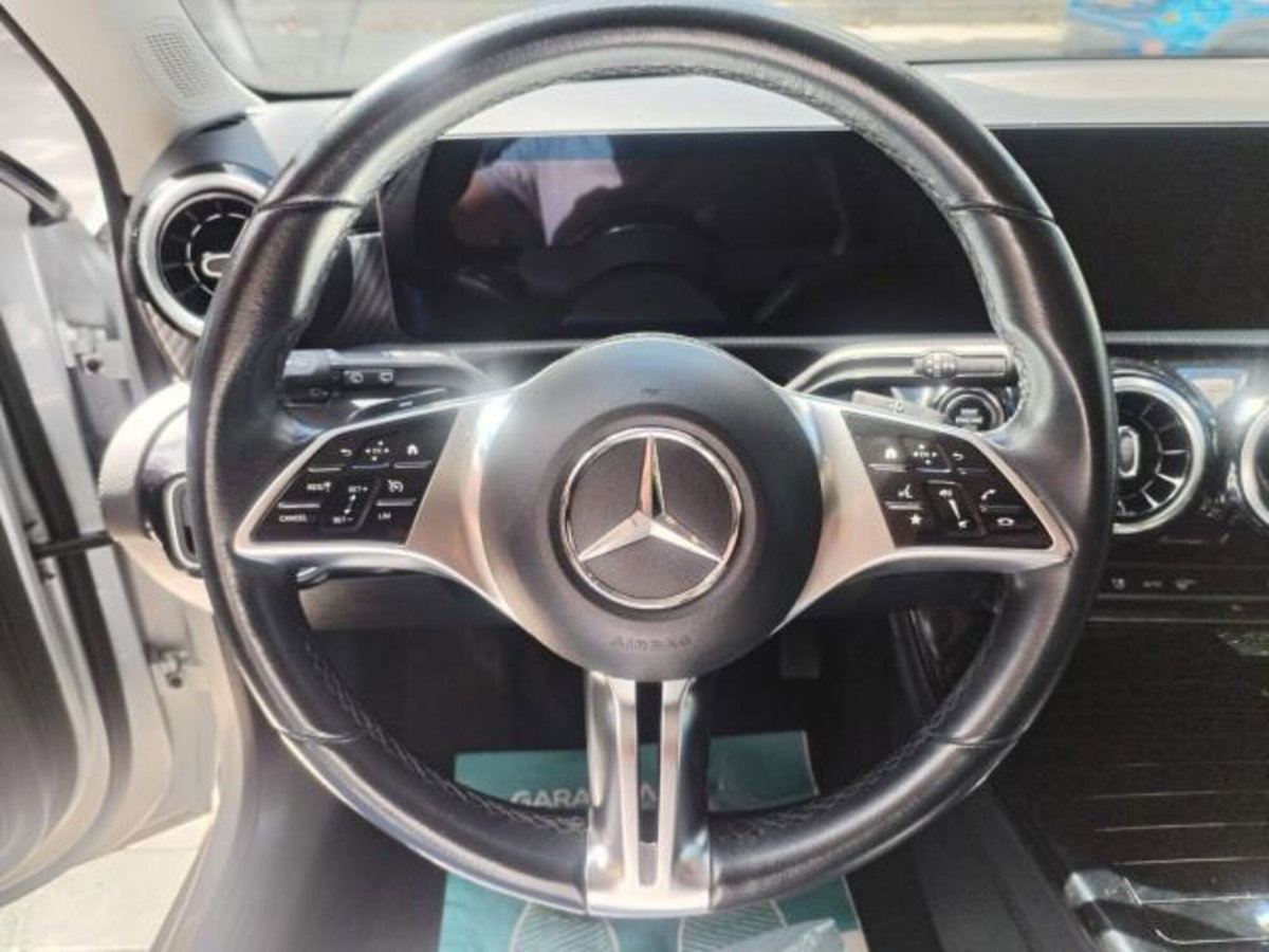 Mercedes-Benz Classe A 180 d Automatic Premium (10)