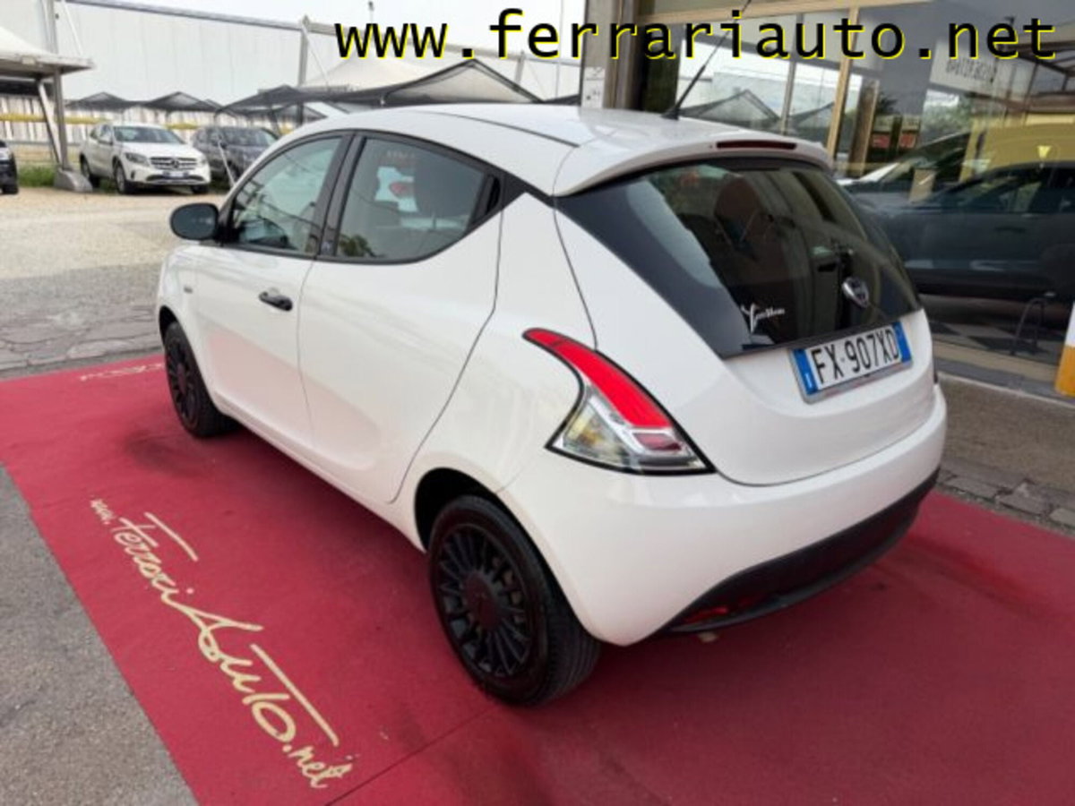 Lancia Ypsilon 1.2 69 CV 5 porte GPL Ecochic Elefantino Blu (4)