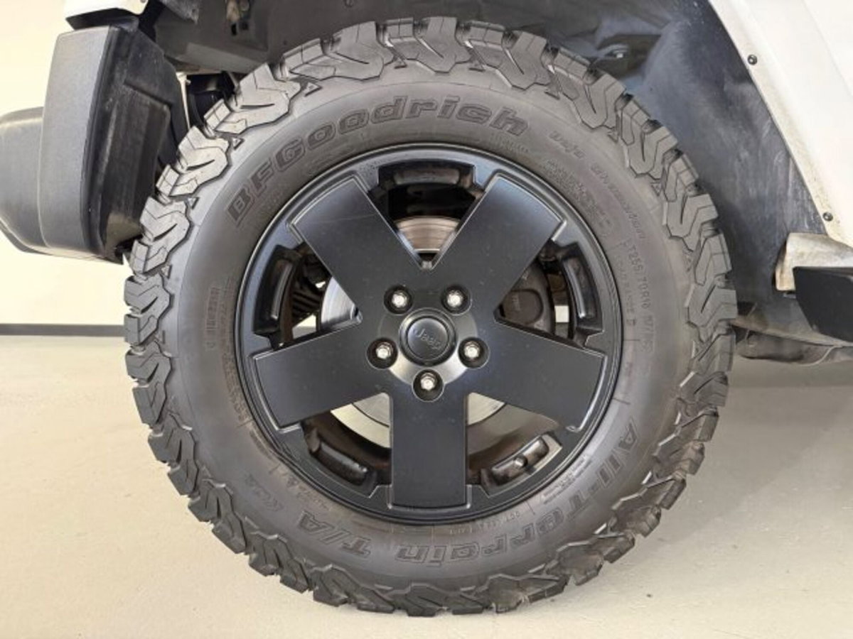 Jeep Wrangler Unlimited 2.8 CRD DPF Sahara Auto (10)