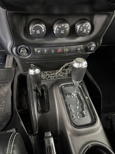 Jeep Wrangler Unlimited 2.8 CRD DPF Sahara Auto (14)