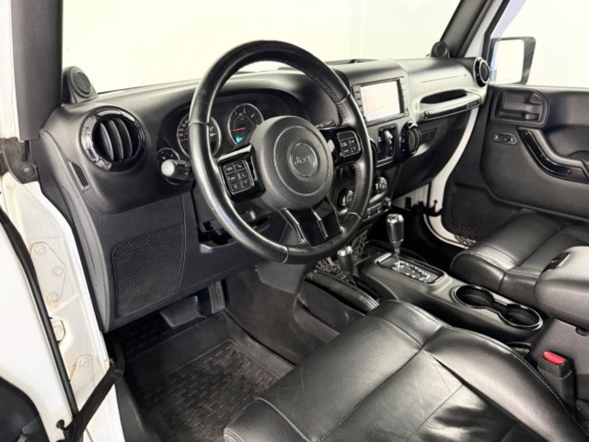 Jeep Wrangler Unlimited 2.8 CRD DPF Sahara Auto (4)