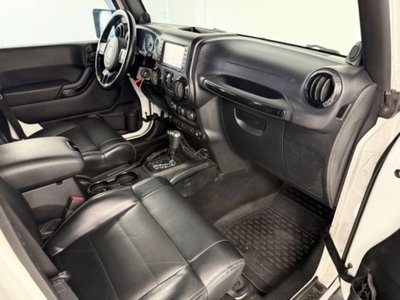 Jeep Wrangler Unlimited 2.8 CRD DPF Sahara Auto (6)