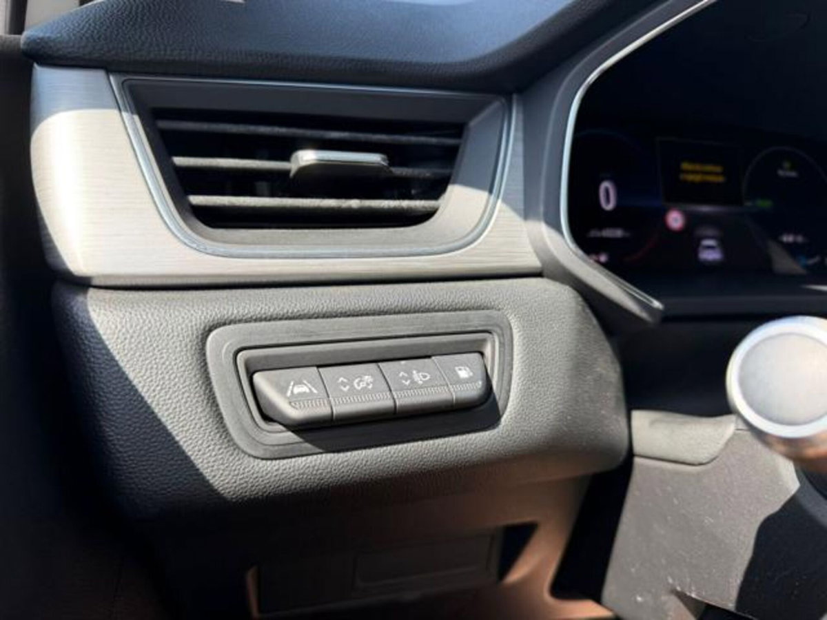 Renault Captur Plug-in Hybrid E-Tech 160 CV Intens (12)