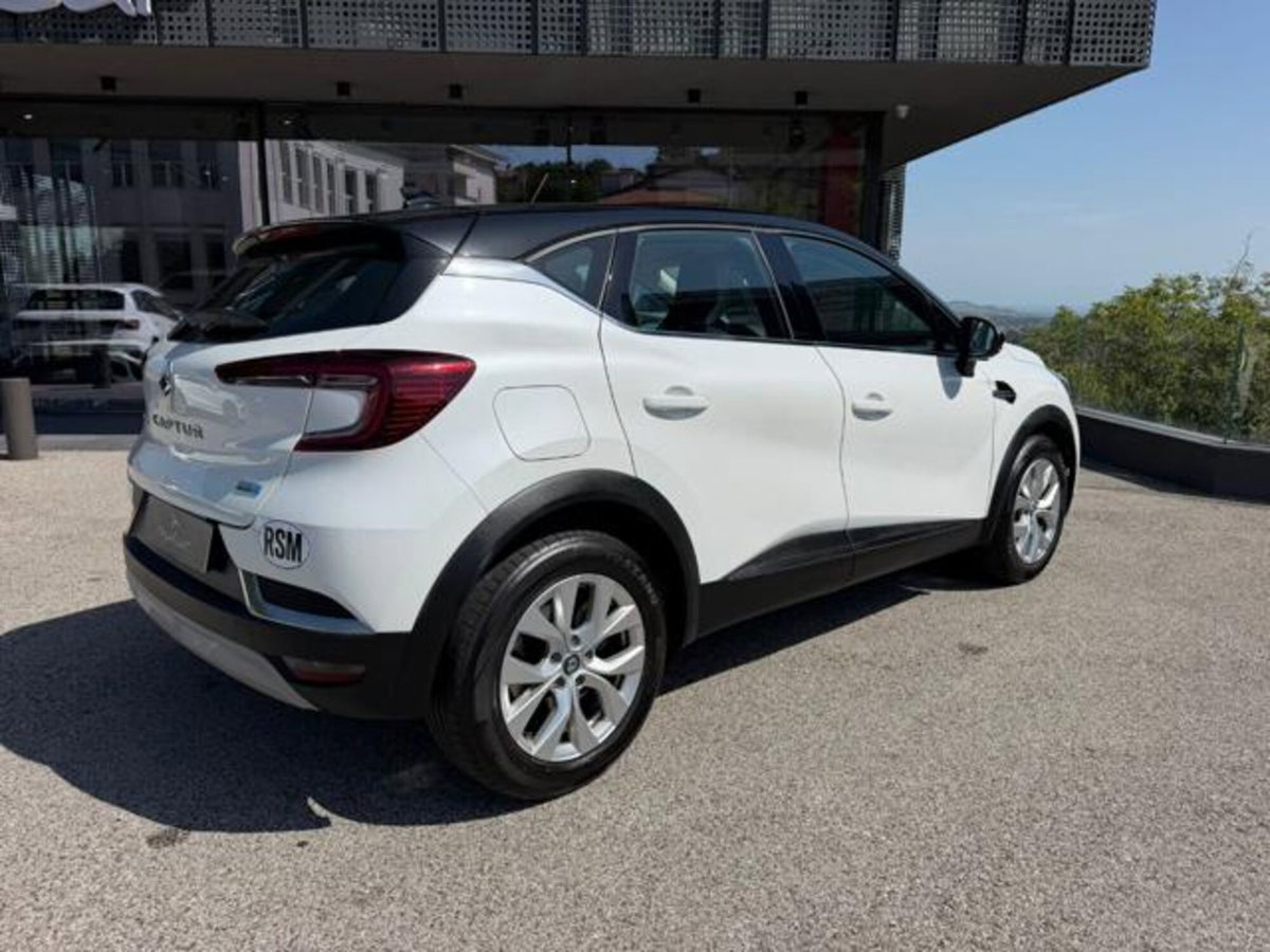 Renault Captur Plug-in Hybrid E-Tech 160 CV Intens (4)