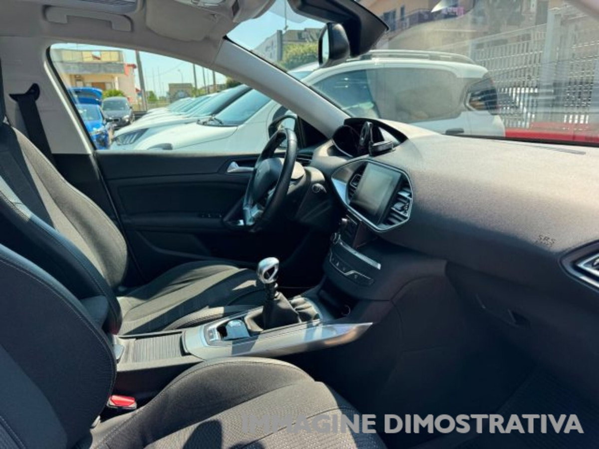 Peugeot 308 BlueHDi 130 S&S Allure (17)