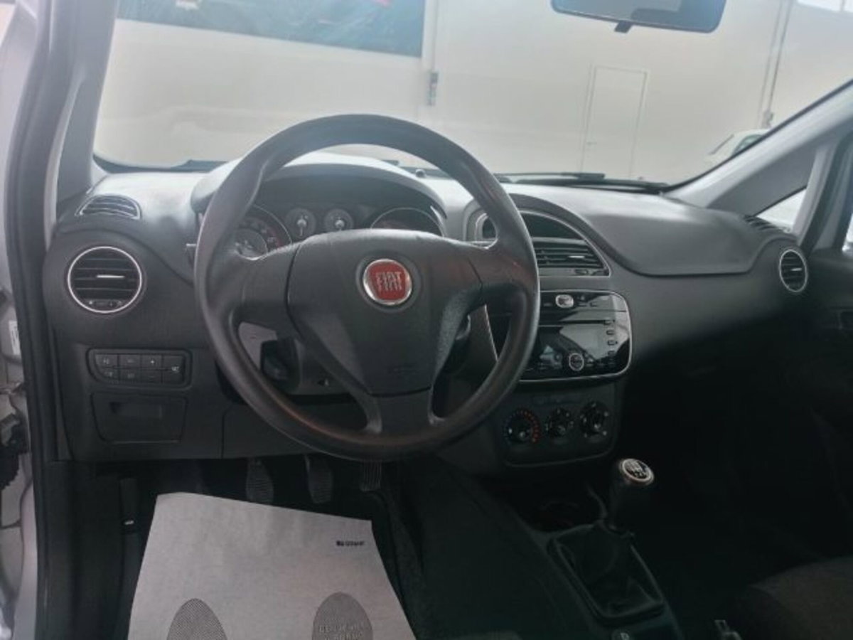 Fiat Punto 1.3 MJT II 75 CV 5 porte Lounge (13)