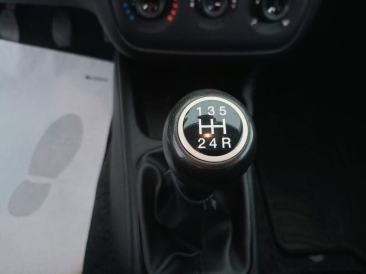 Fiat Punto 1.3 MJT II 75 CV 5 porte Lounge (20)