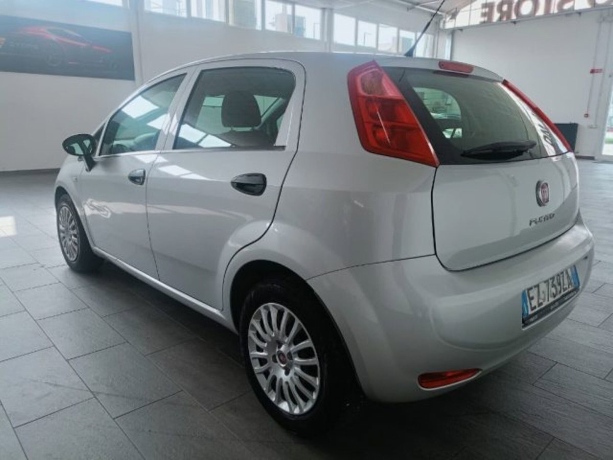 Fiat Punto 1.3 MJT II 75 CV 5 porte Lounge (7)