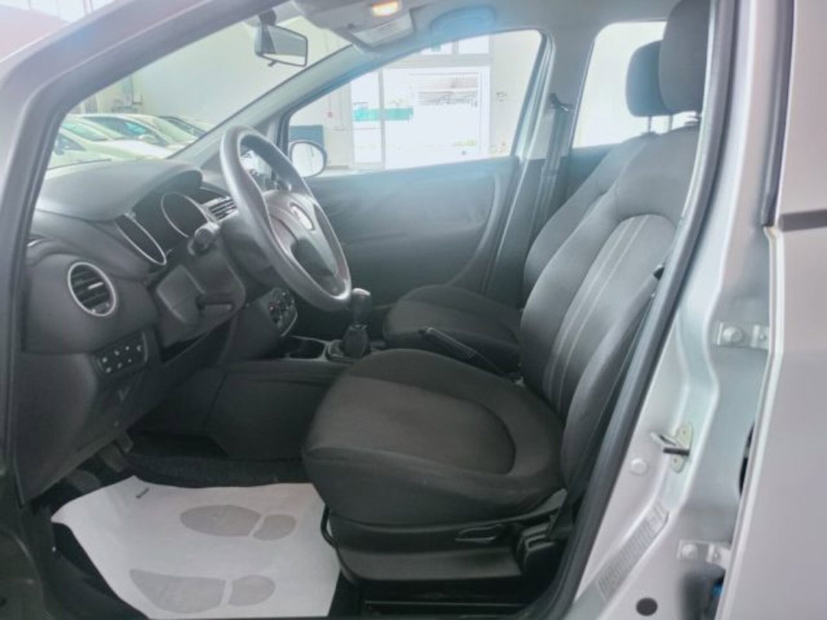 Fiat Punto 1.3 MJT II 75 CV 5 porte Lounge (9)