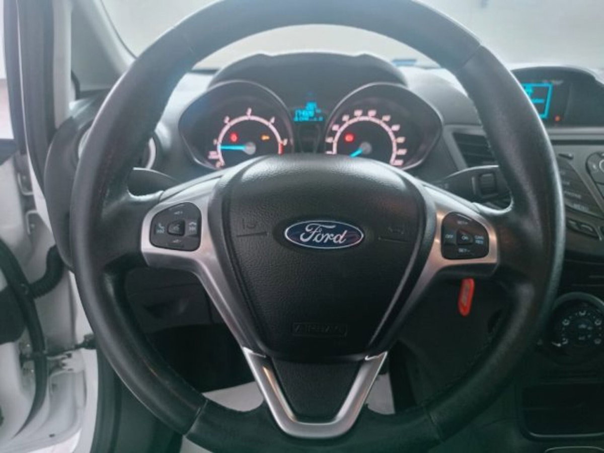 Ford Fiesta 1.5 TDCi 75CV 3 porte (14)