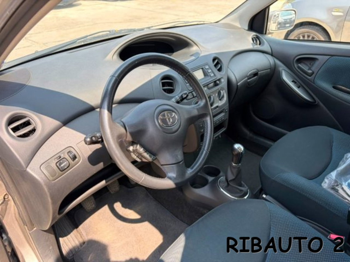 Toyota Yaris 16V cat 5 porte Sol (5)