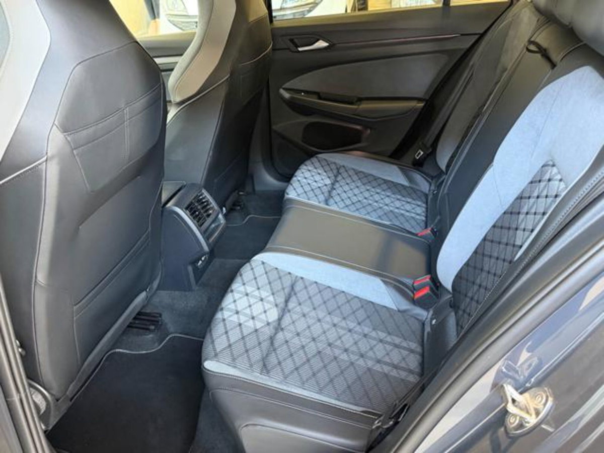 Volkswagen Golf 2.0 TDI 150 CV DSG SCR R-Line (11)