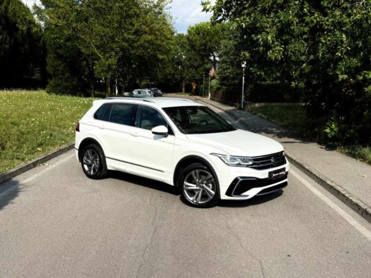 Volkswagen Tiguan 2.0 TDI 150 CV SCR DSG 4MOTION R-Line (13)