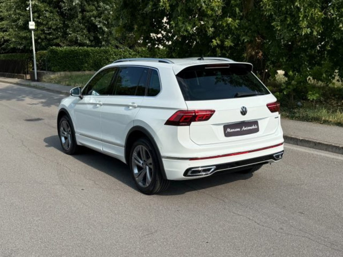 Volkswagen Tiguan 2.0 TDI 150 CV SCR DSG 4MOTION R-Line (14)