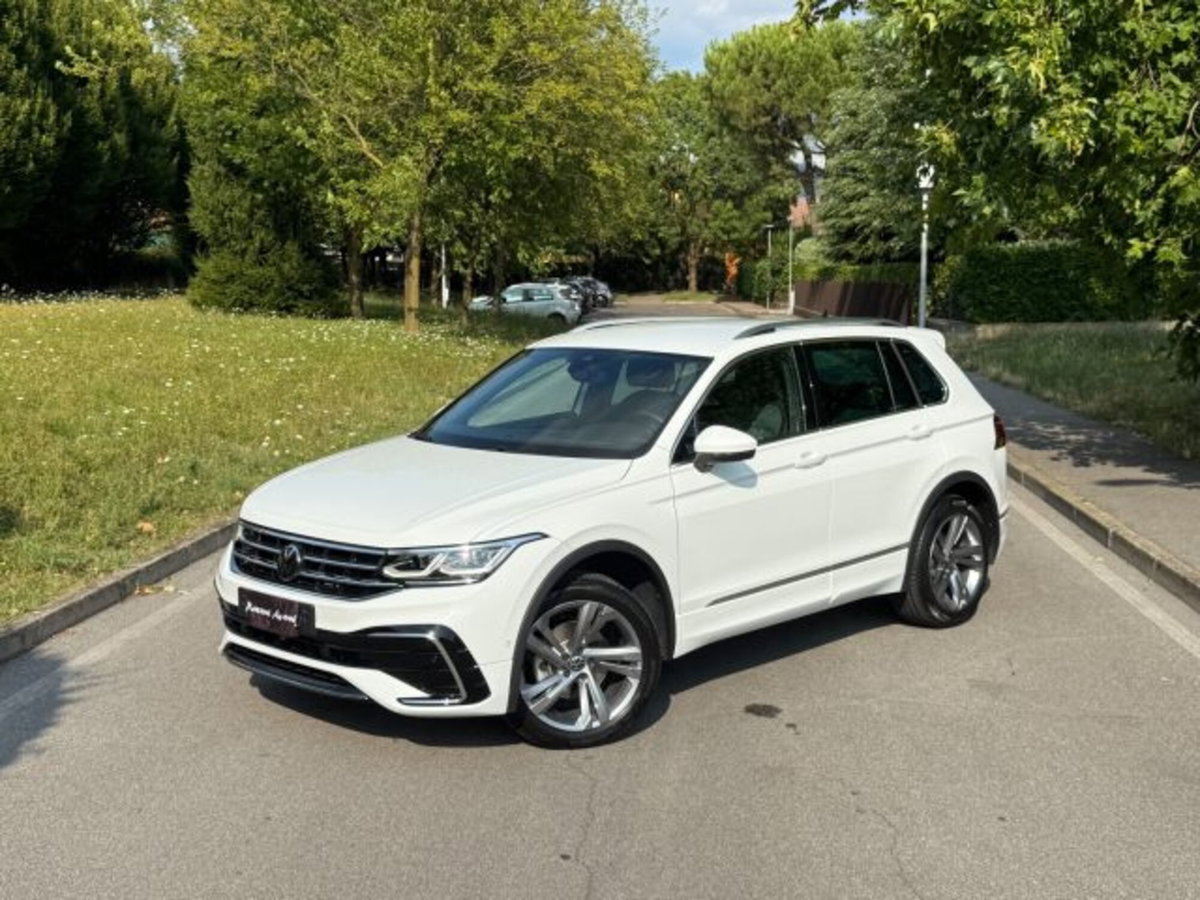 Volkswagen Tiguan 2.0 TDI 150 CV SCR DSG 4MOTION R-Line (15)