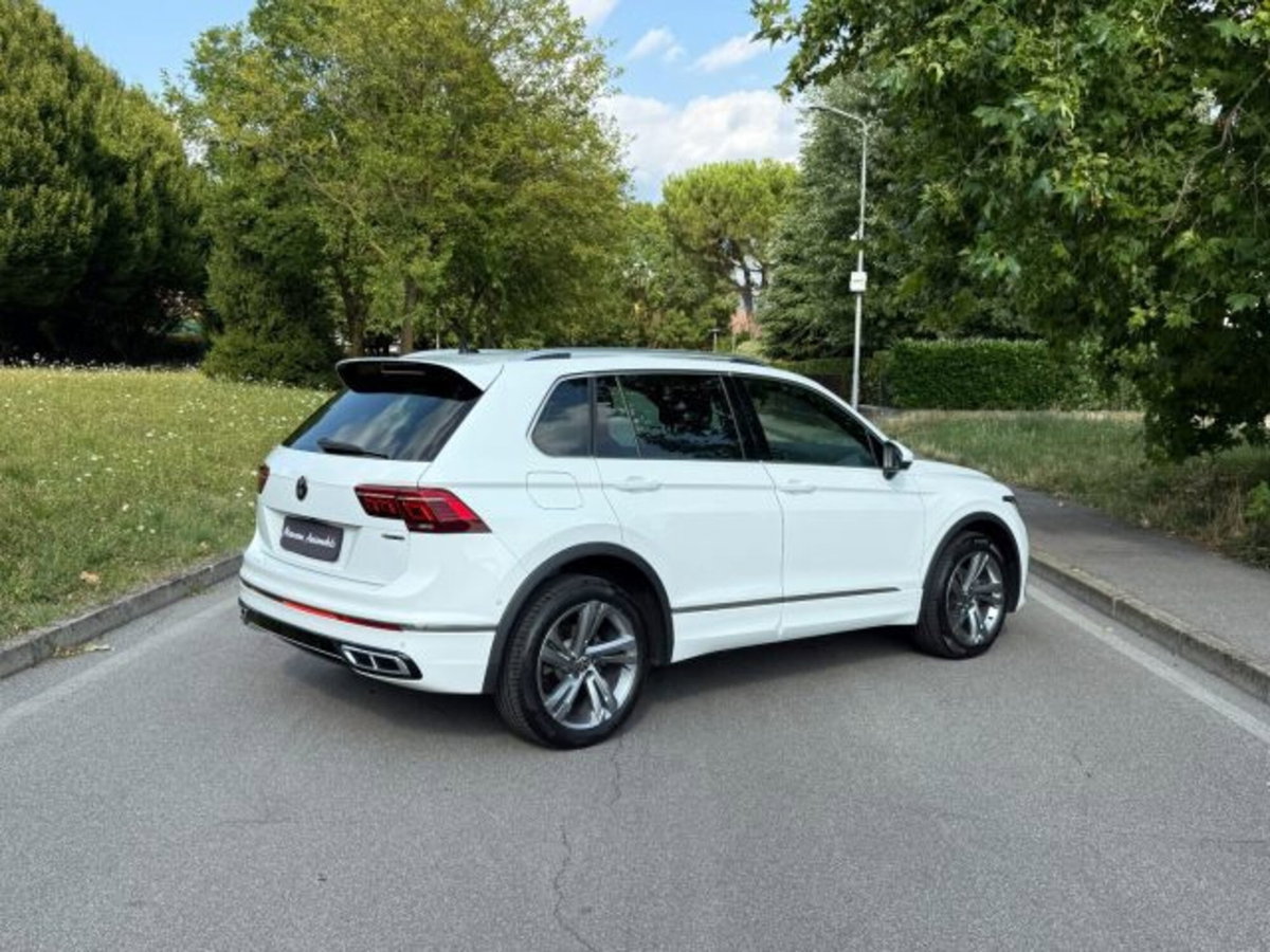 Volkswagen Tiguan 2.0 TDI 150 CV SCR DSG 4MOTION R-Line (16)