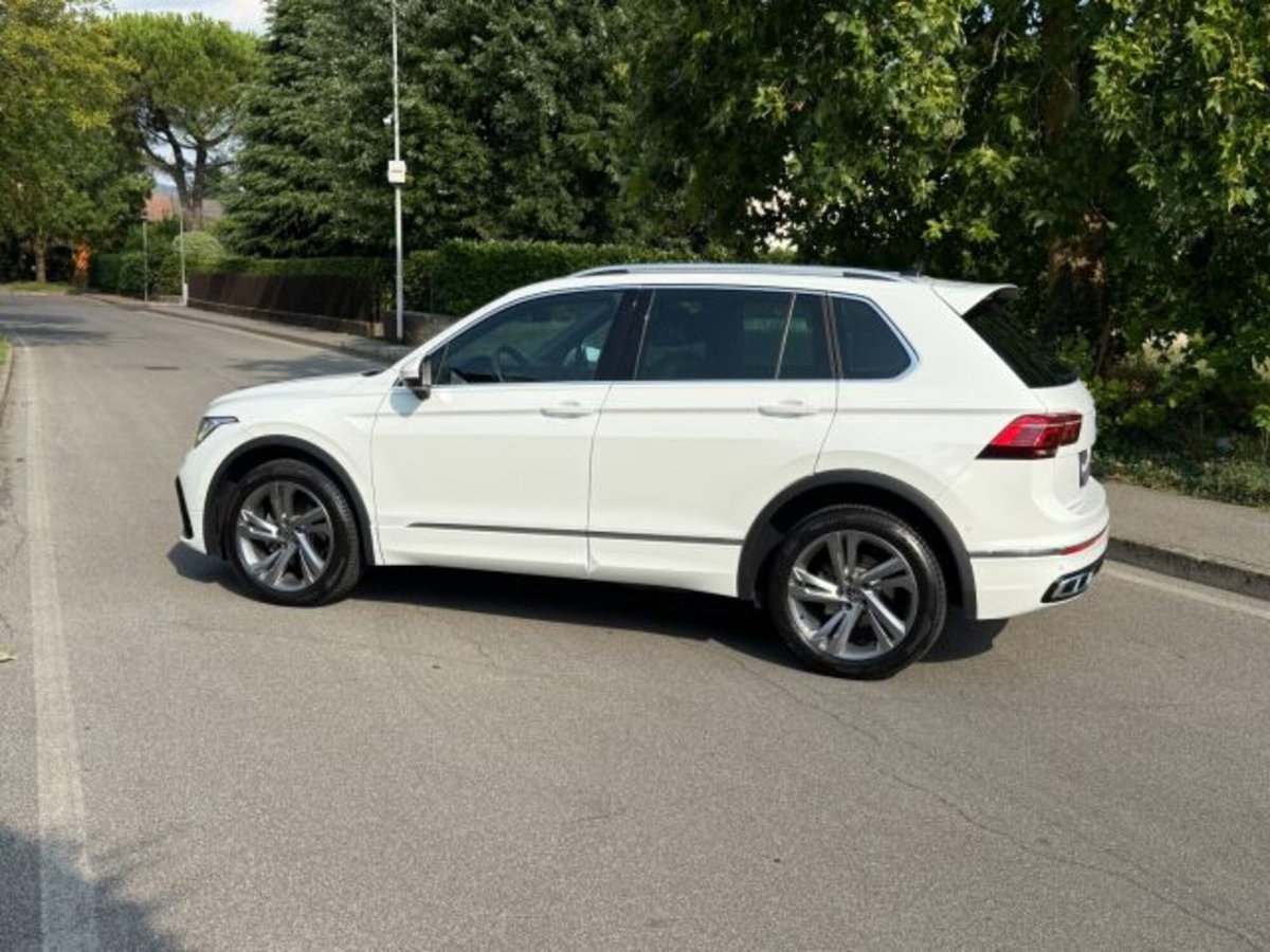 Volkswagen Tiguan 2.0 TDI 150 CV SCR DSG 4MOTION R-Line (17)