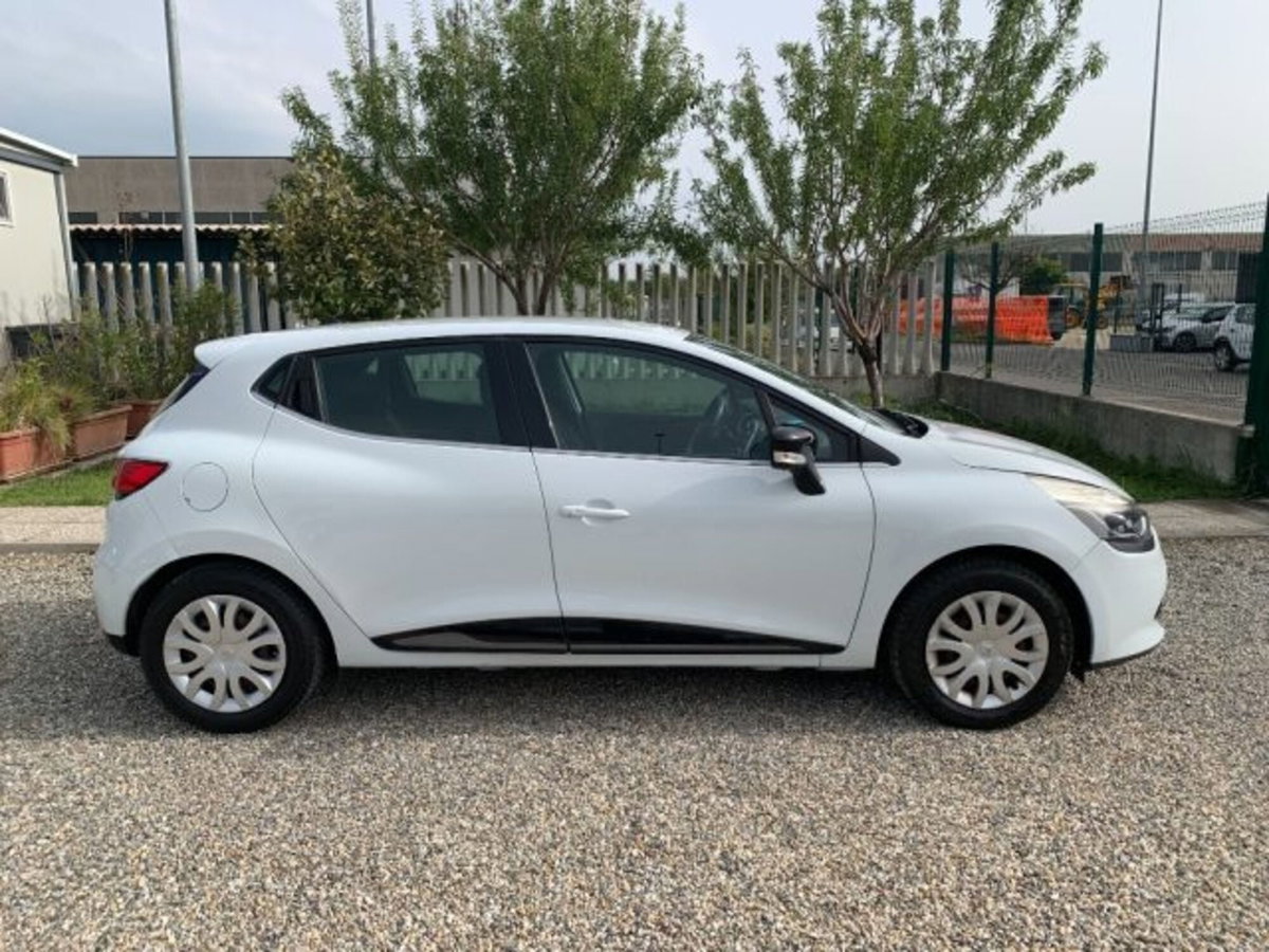 Renault Clio 1.2 75CV GPL 5 porte Wave (6)