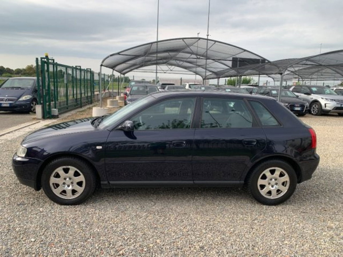 Audi A3 1.6 cat 5p. Ambiente (2)