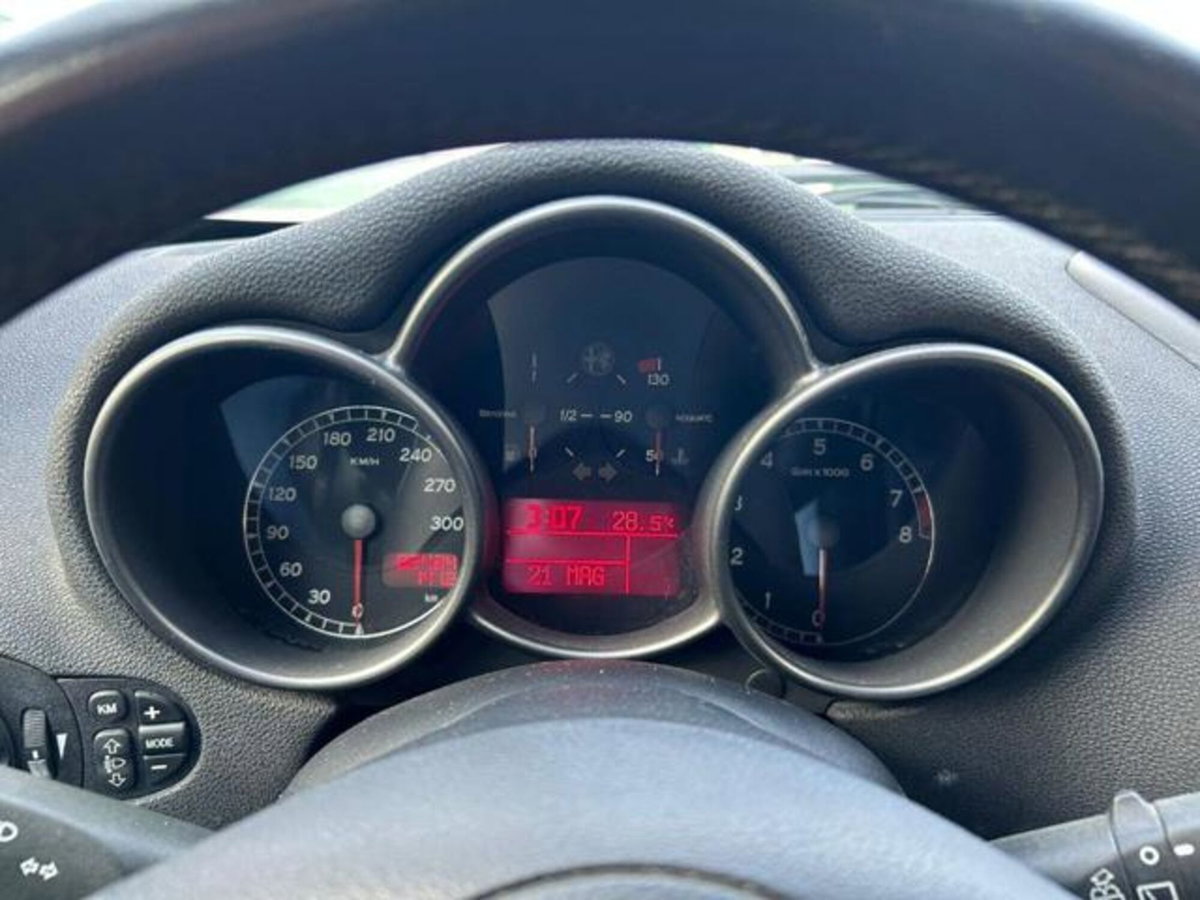 Alfa Romeo 147 3.2i V6 24V cat 3 porte GTA (10)