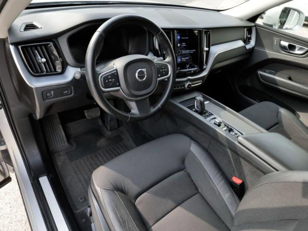Volvo XC60 B4 (d) AWD Geartronic Momentum Pro (6)