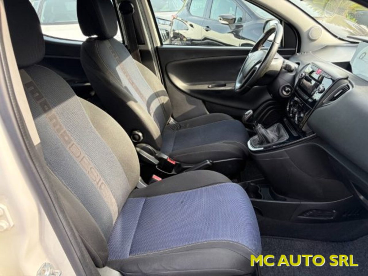 Lancia Ypsilon 1.3 MJT 16V 95 CV 5 porte S&S S Momodesign (10)