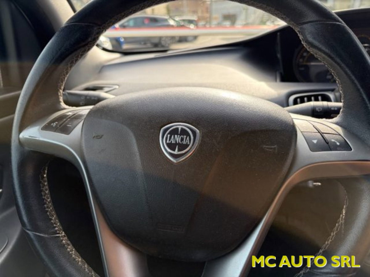 Lancia Ypsilon 1.3 MJT 16V 95 CV 5 porte S&S S Momodesign (12)