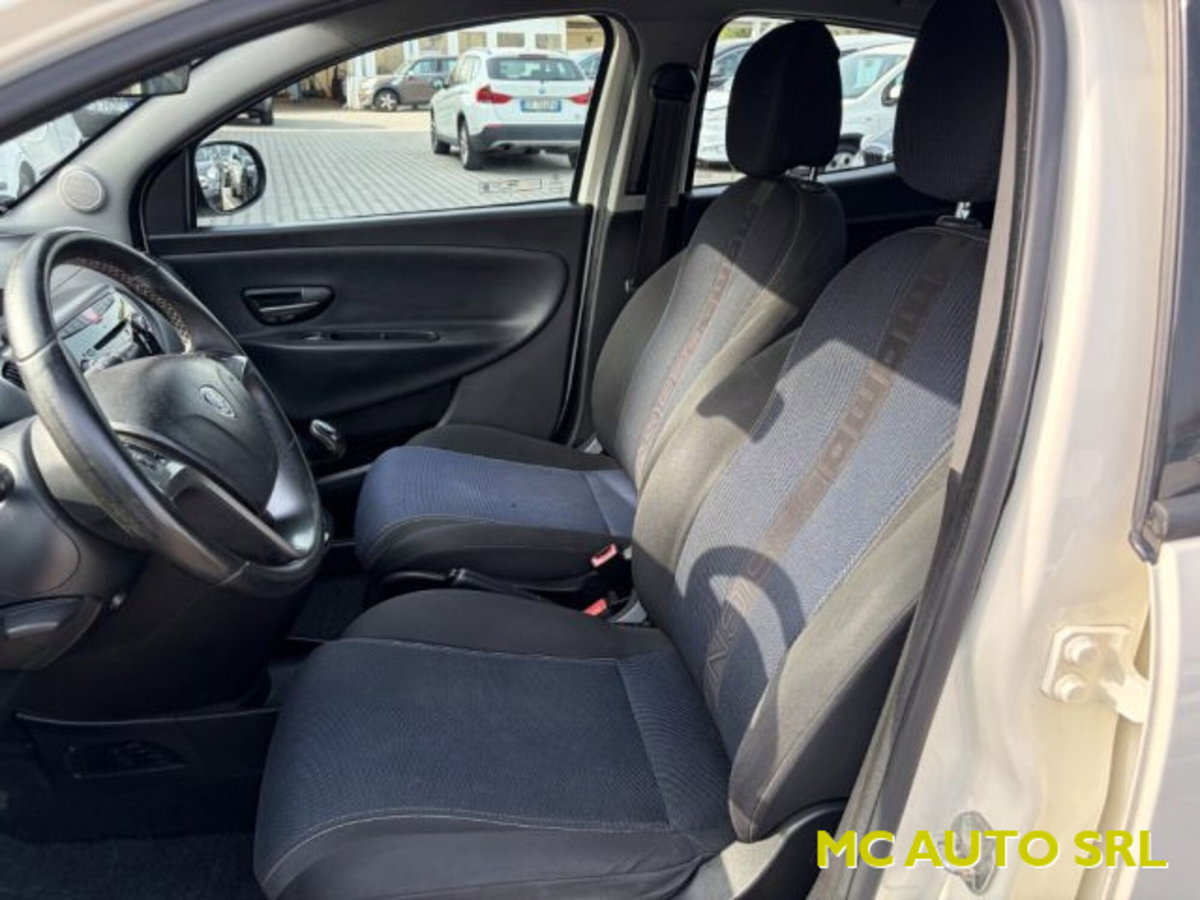 Lancia Ypsilon 1.3 MJT 16V 95 CV 5 porte S&S S Momodesign (7)