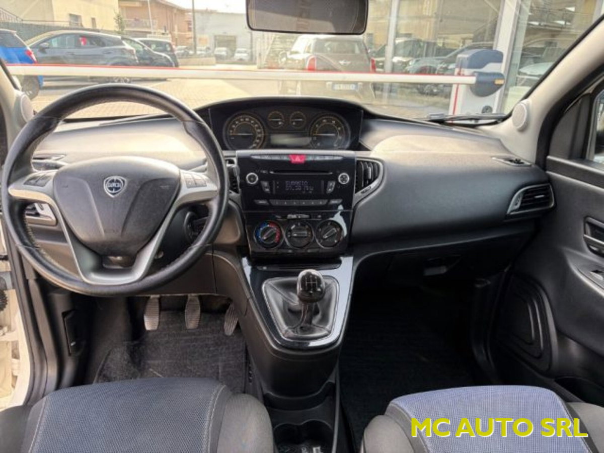 Lancia Ypsilon 1.3 MJT 16V 95 CV 5 porte S&S S Momodesign (9)