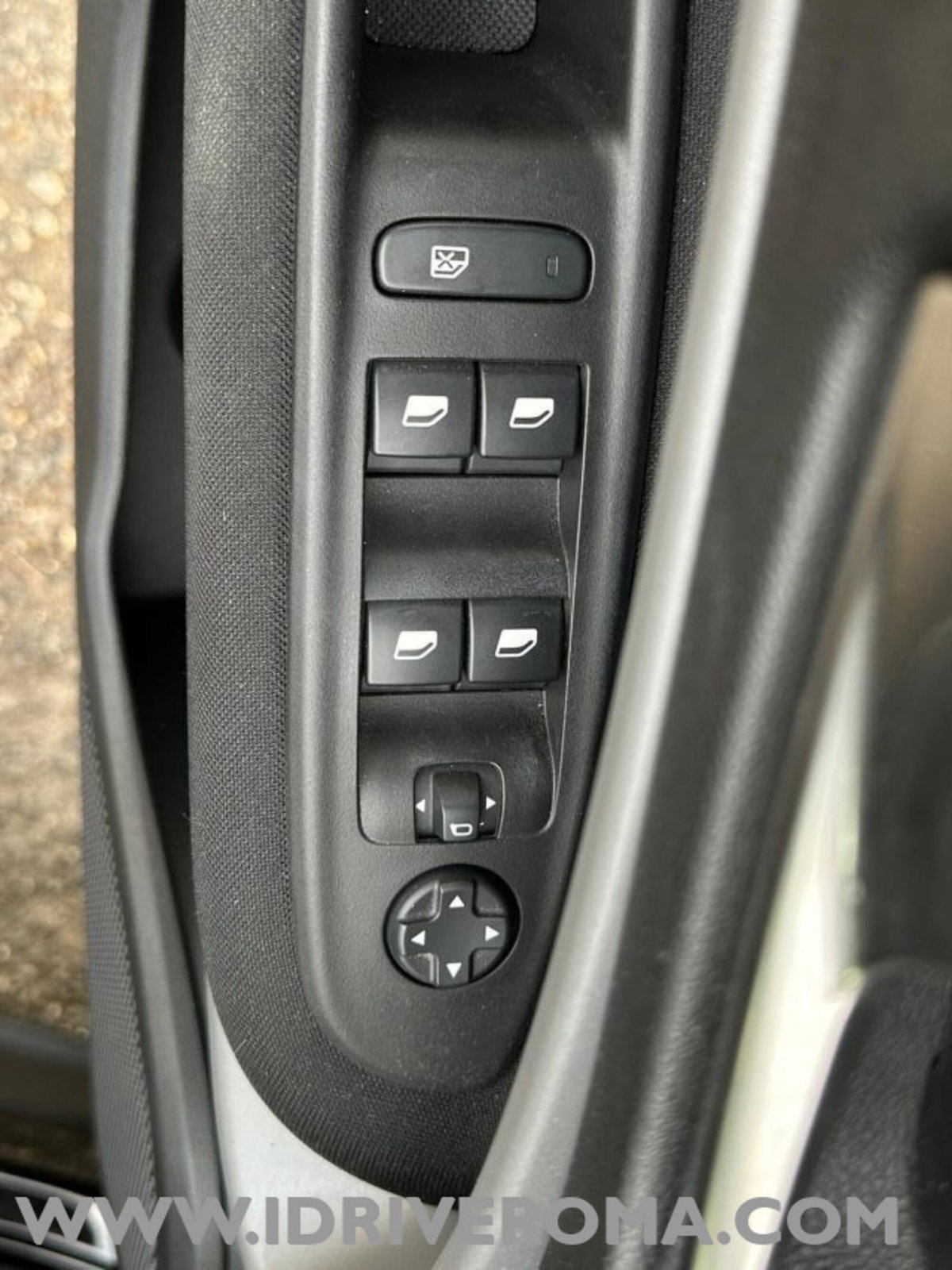 Jeep Avenger 1.2 turbo e-hybrid mhev Summit fwd 110cv edct6 (18)