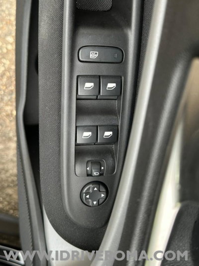 Jeep Avenger 1.2 turbo e-hybrid mhev Summit fwd 110cv edct6 (18)