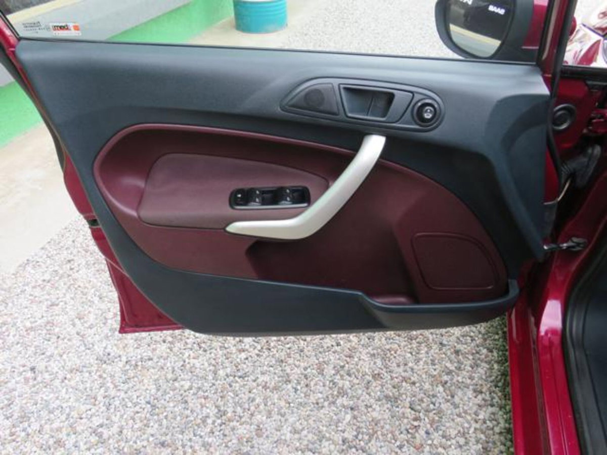 Ford Fiesta 1.4 5p. Bz.- GPL Titanium (12)