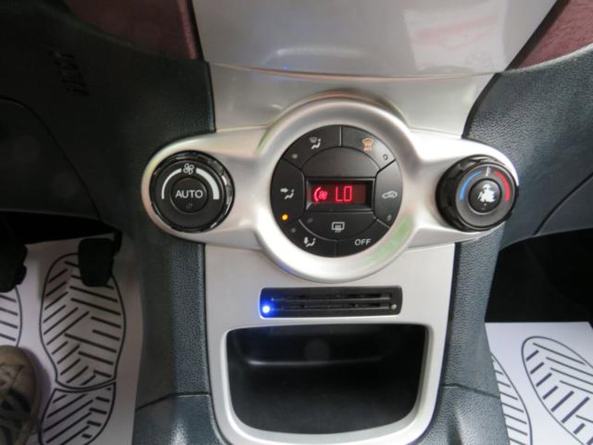 Ford Fiesta 1.4 5p. Bz.- GPL Titanium (17)