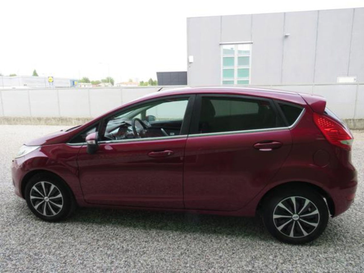 Ford Fiesta 1.4 5p. Bz.- GPL Titanium (9)