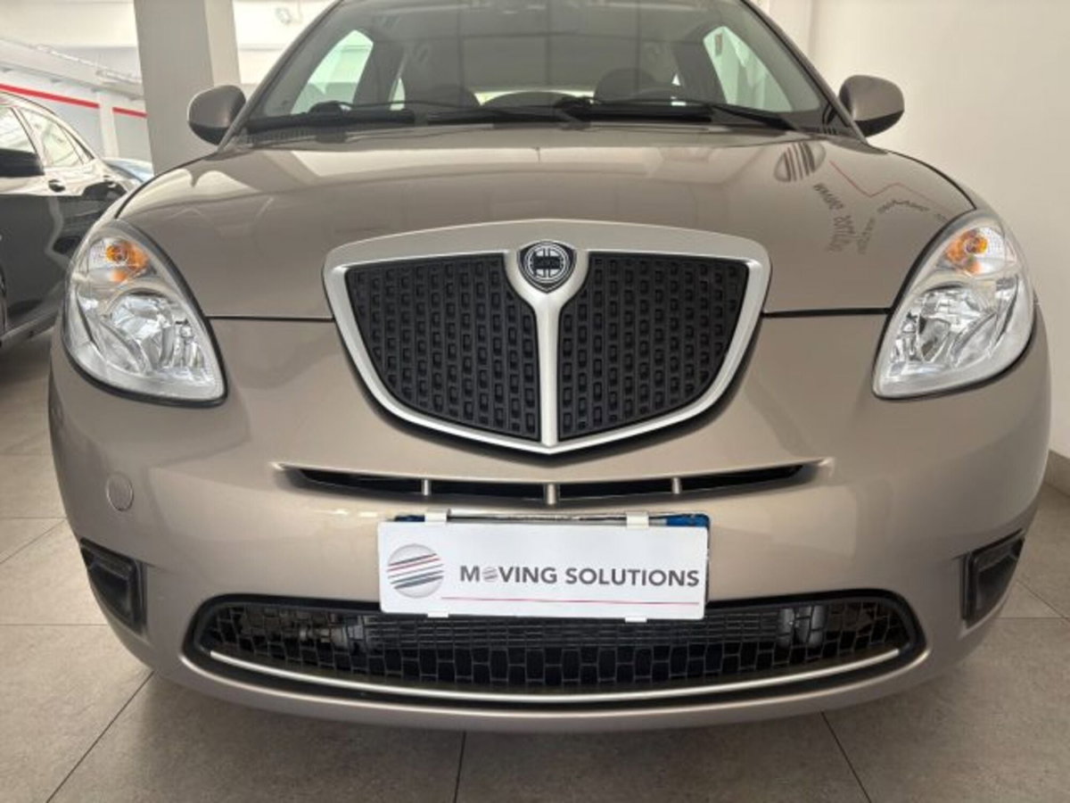 Lancia Ypsilon 1.2 Argento (2)