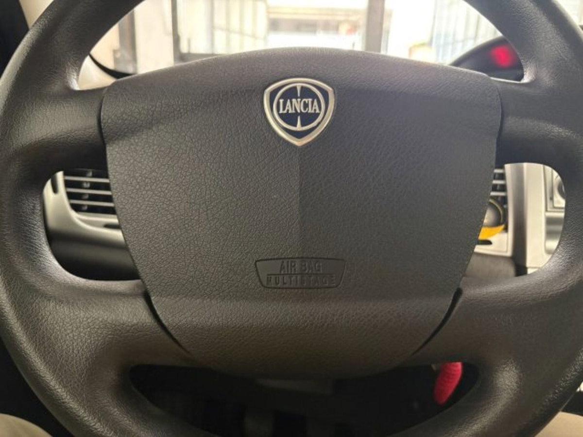 Lancia Ypsilon 1.2 Argento (7)