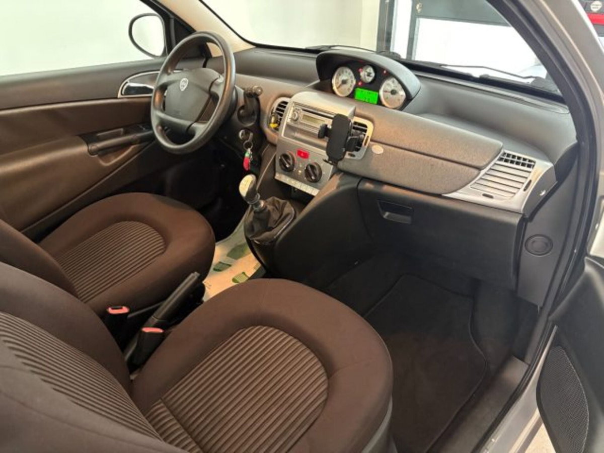 Lancia Ypsilon 1.2 Argento (9)