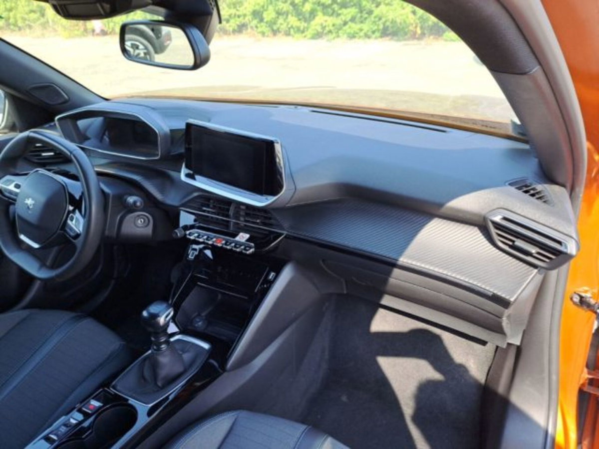 Peugeot 2008 PureTech 100 S&S Allure (4)