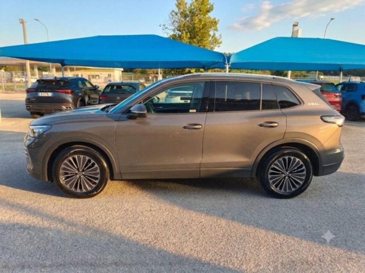 Volkswagen Tiguan 1.5 etsi Life 130cv dsg (2)