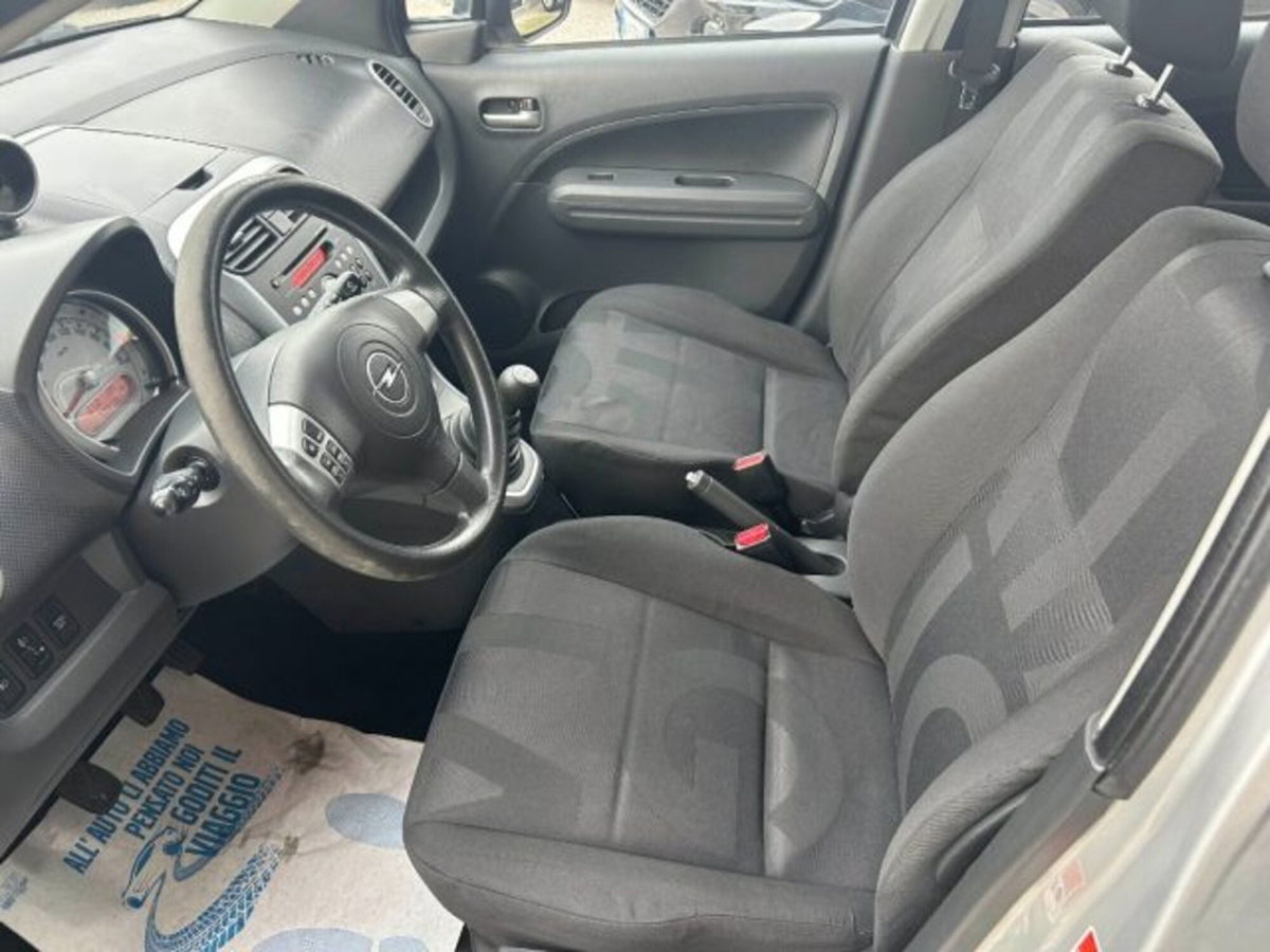 Opel Agila 1.0 12V 65CV (9)
